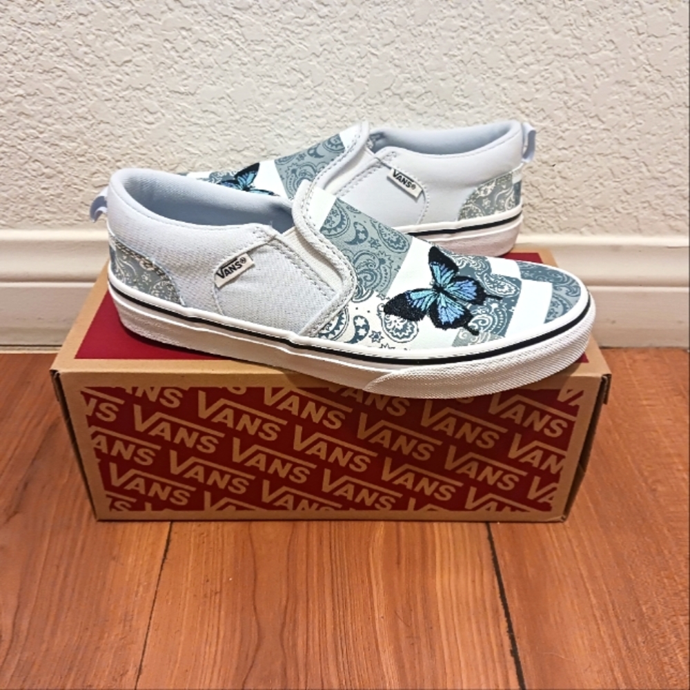 Vans - Picture 2 of 4